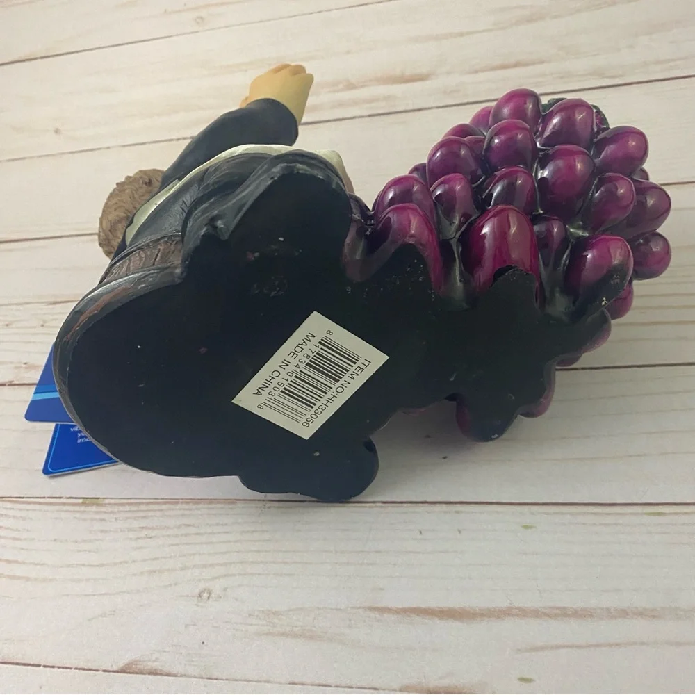 DWK Wine Bottle Holder Waiter & Grapes NWT World of Wonders 2012